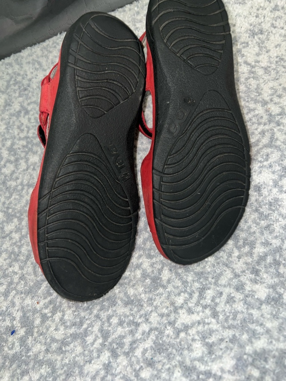 Teva Red Suede-Look Women's Hook-and-Loop Sandals Shoc pad sole size 7.5 - Picture 7 of 7